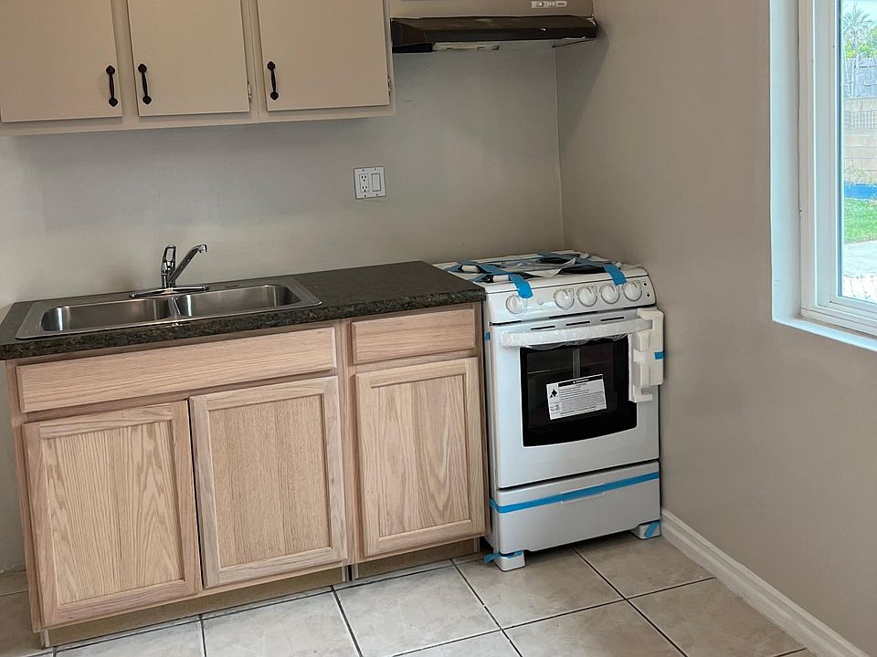1st image of 738 Fairfax Ln