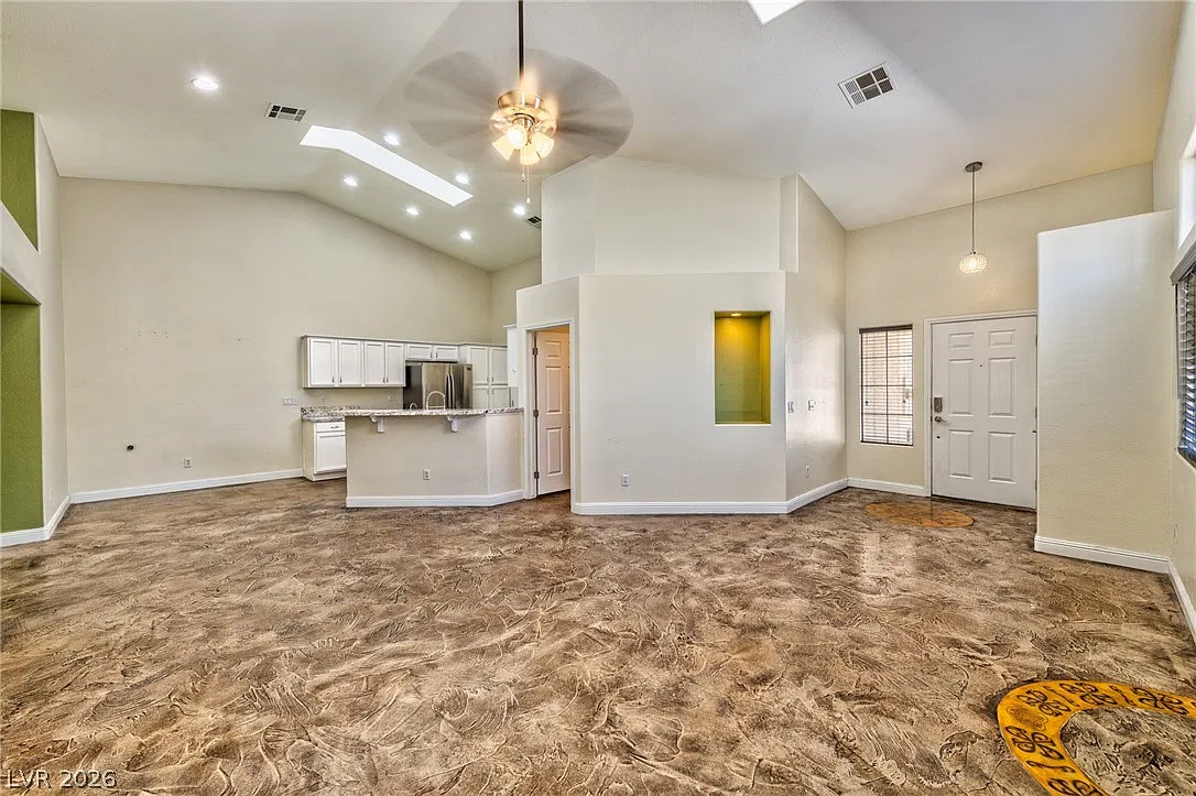 3 bed, 2.0 bath, 1351 sqft, $1,700 — Photo 3