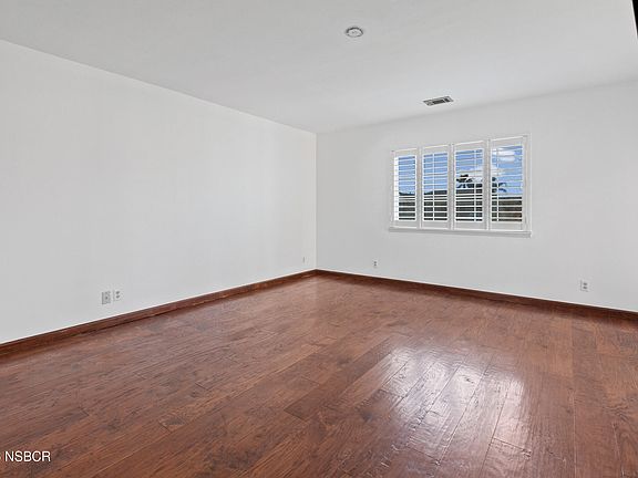 5th image of 907 E Evergreen Ave
