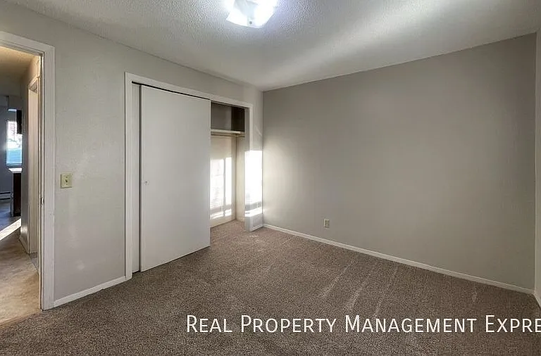 3711 S Cathy Ave #4 — Photo 36