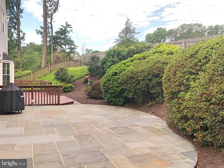 7327 Yates Ct — Photo 35