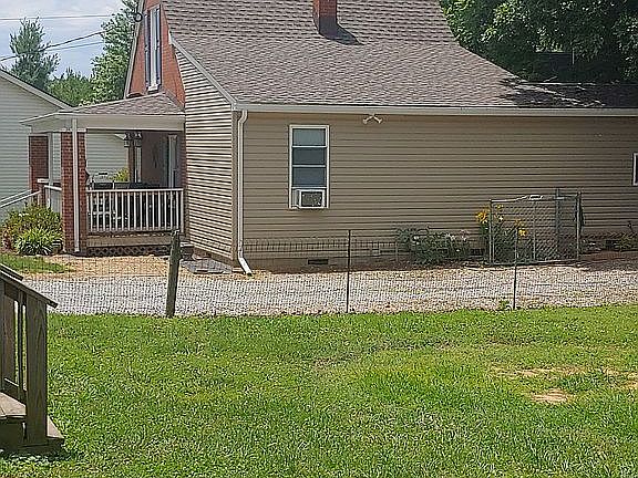 3rd image of 2720 Dell Ave NE