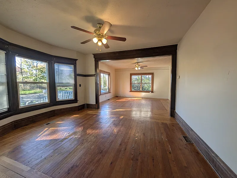 4 bed, 2.0 bath, 2093 sqft, $1,600 — Photo 4