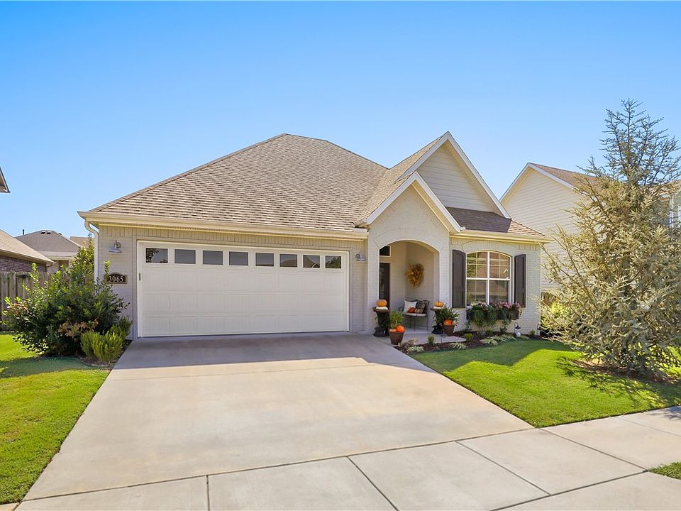 1st image of 3065 E Royal Dr