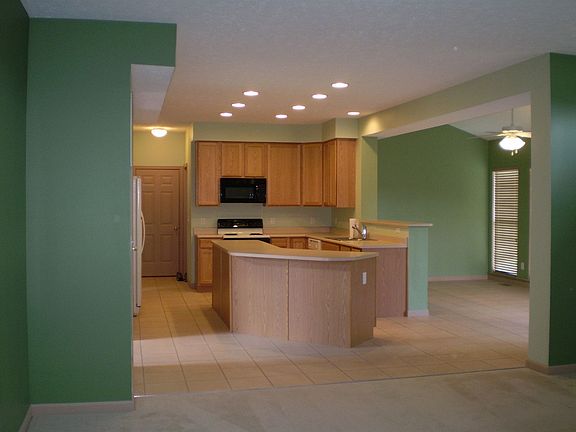 4th image of 38960 Amberwood Dr
