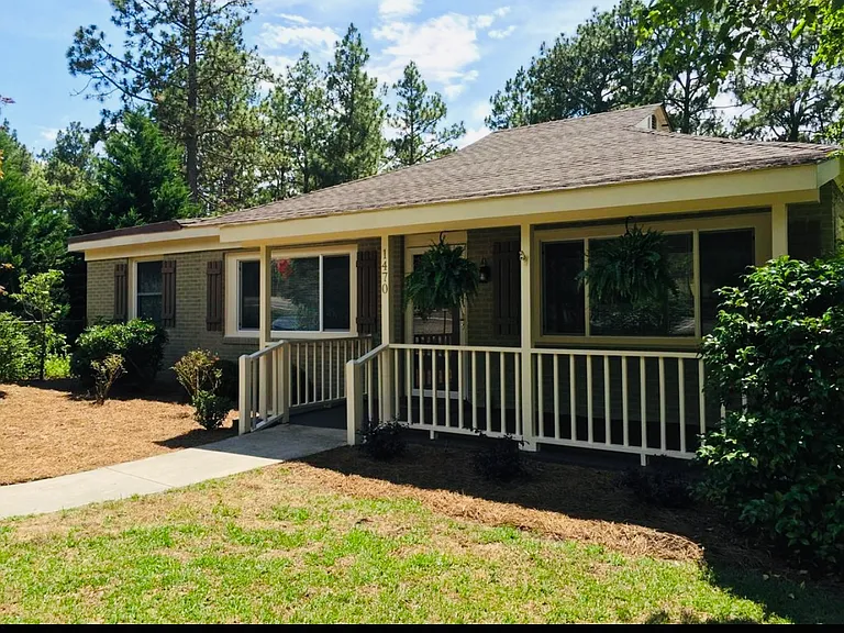 1470 Central Dr — Photo 1