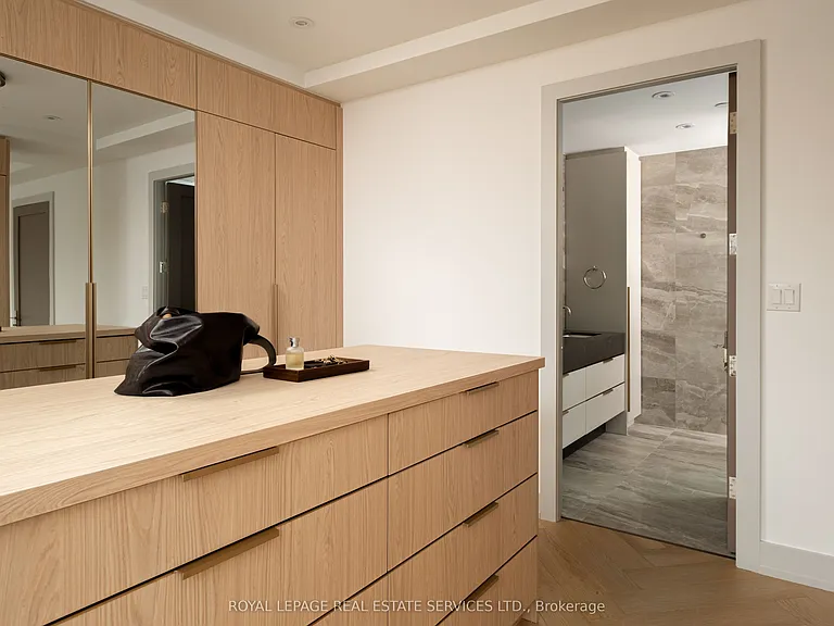 32 Rowanwood Ave #4 — Photo 20