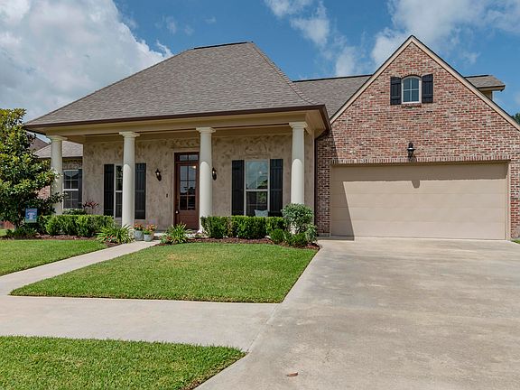 3rd image of 104 S Montauban Dr