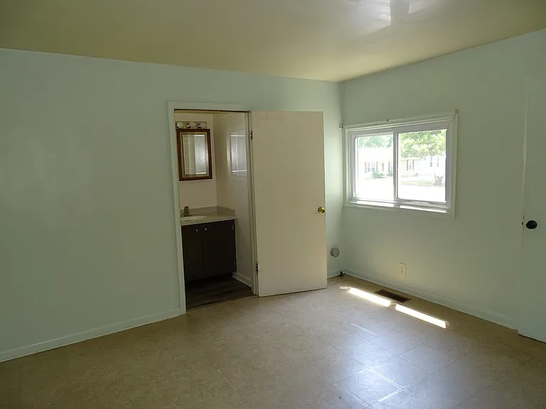 805 College Ave #1 — Photo 8