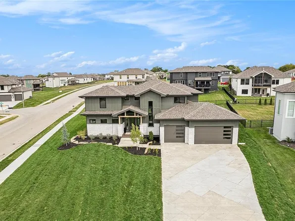 3205 SW Saddlebred Ter, Lees Summit, MO 64082