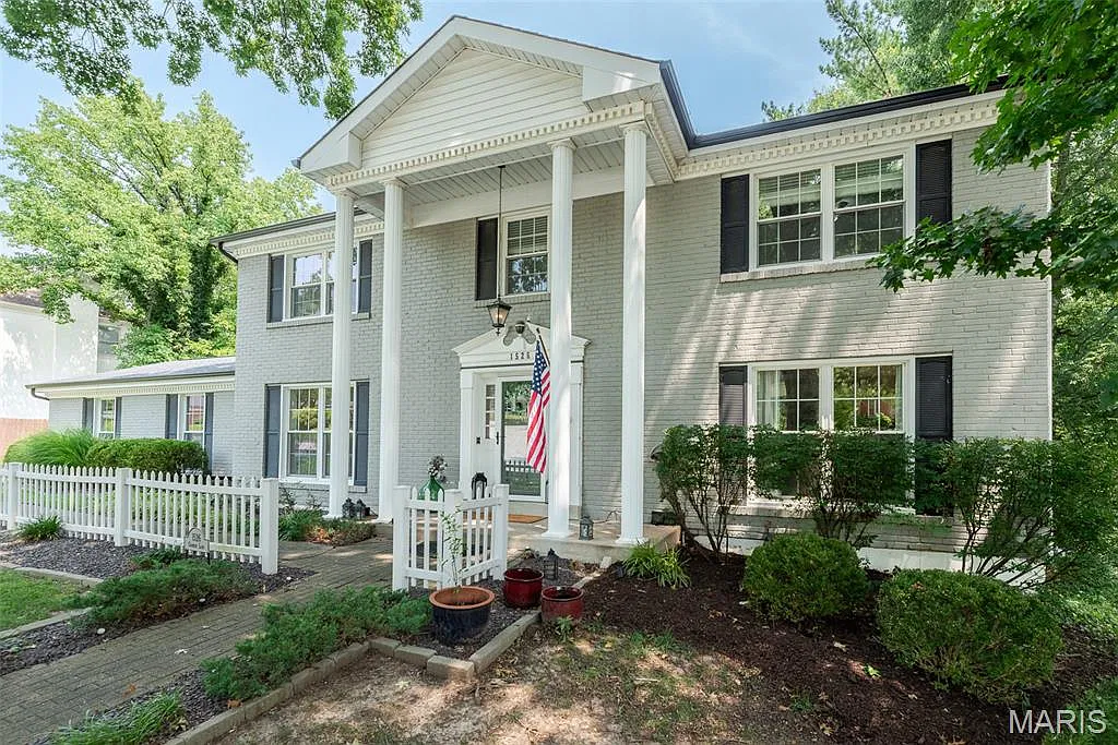 4 bed, 3.5 bath, 3725 sqft, $3,795 — Photo 2