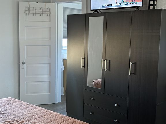 5th image of 910 N 4th Ave #1