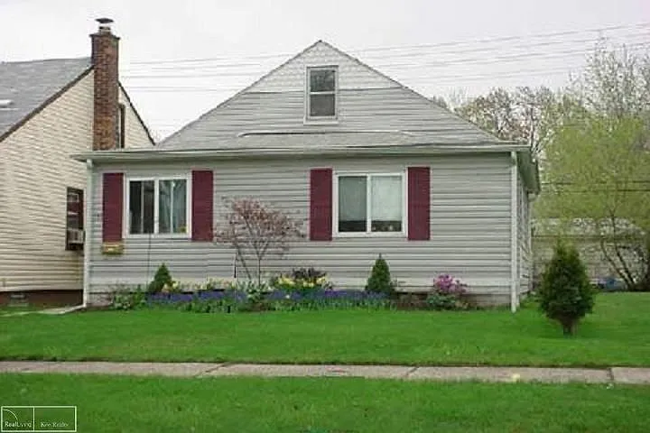 311 W Madge Ave photo 1