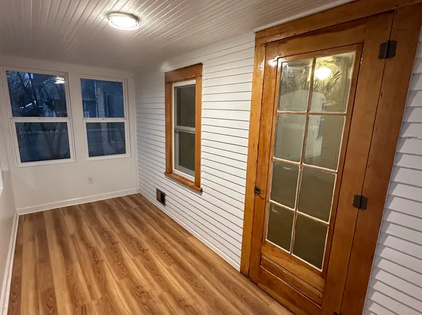 2210 S 17th St, Council Bluffs, IA 51501