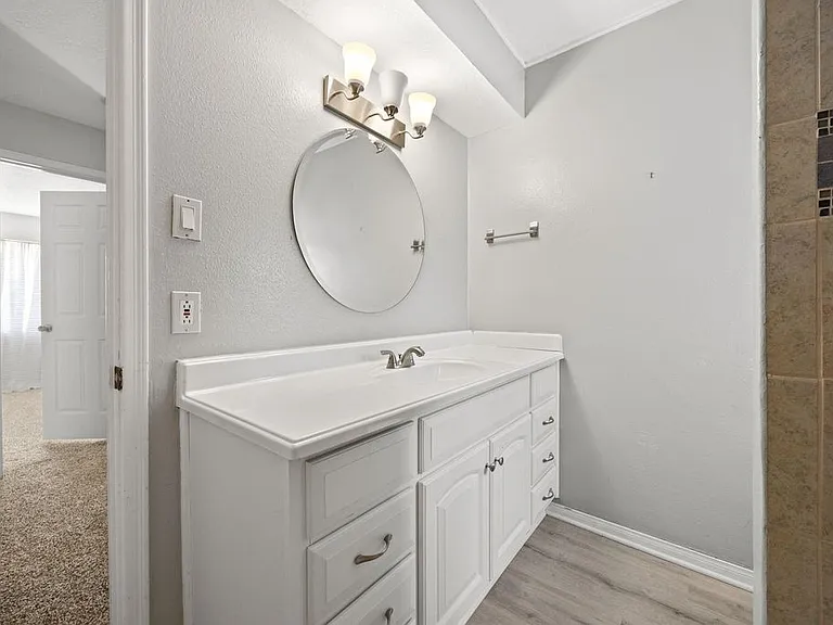 upstairs hall bath