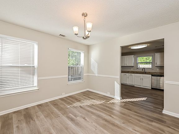 5th image of 3942 Rosebud Park Dr
