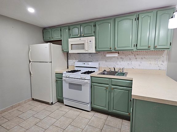 2nd image of 338 Huguenot Ave #1