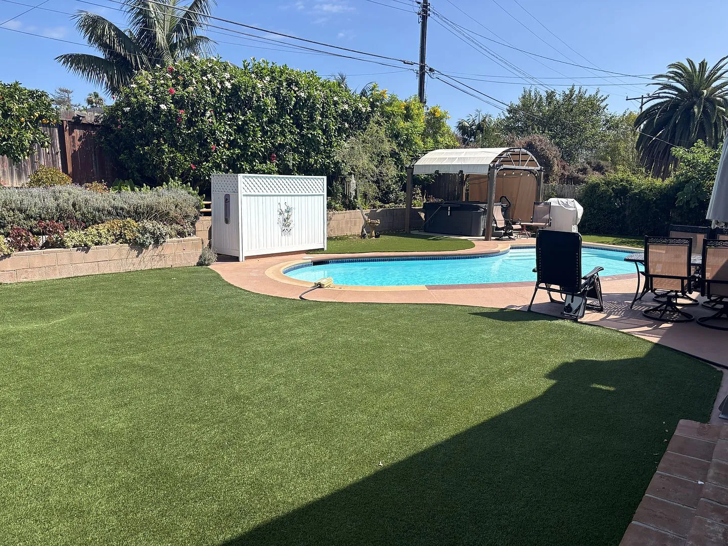 3 Bed, 2 Bath Home With Pool — Photo 3