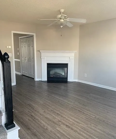 3955 Sterling Pointe Dr — Photo 2
