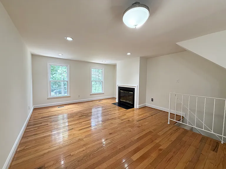 20503 Strath Haven Dr — Photo 5