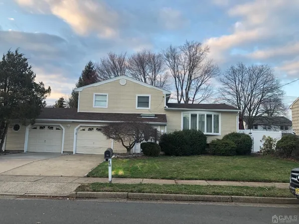 98 Christie St, Edison, NJ 08820