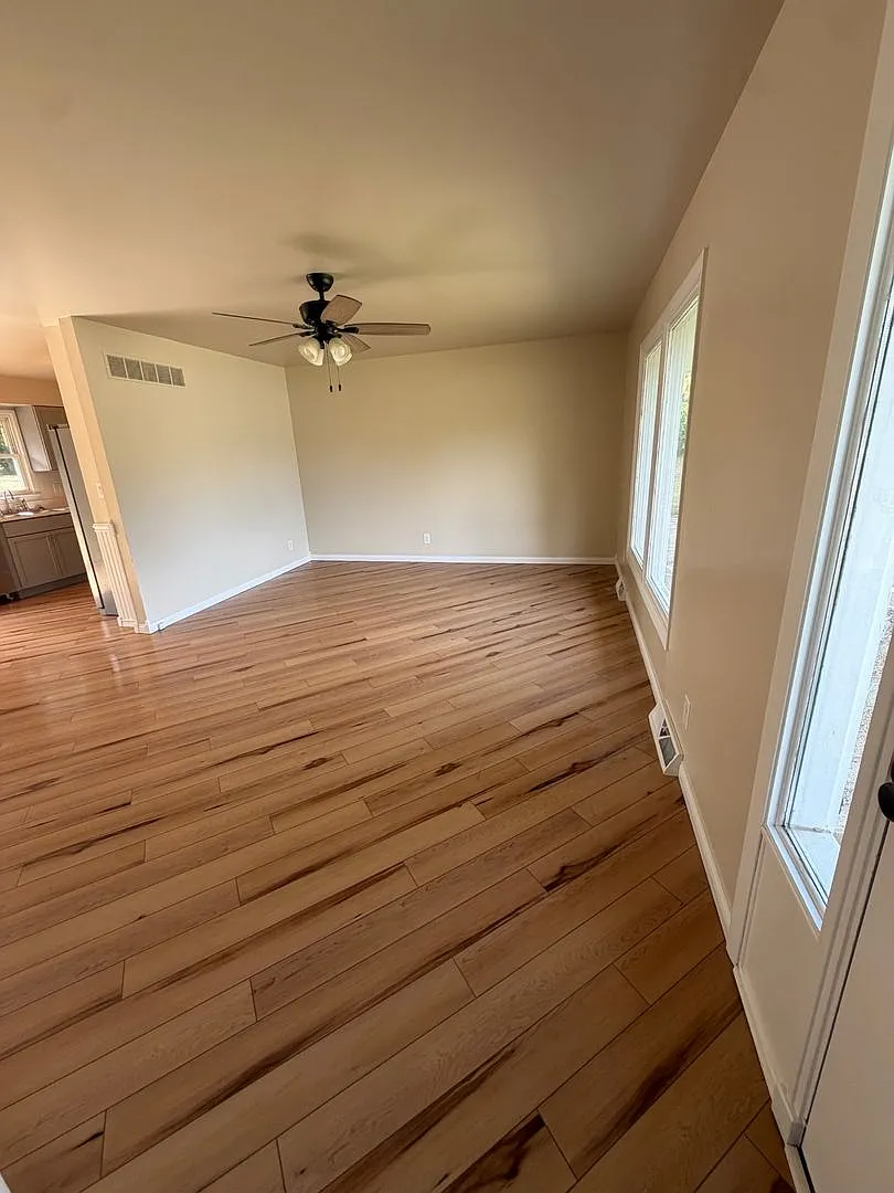 Beautifully renovated ranch home. — Photo 2