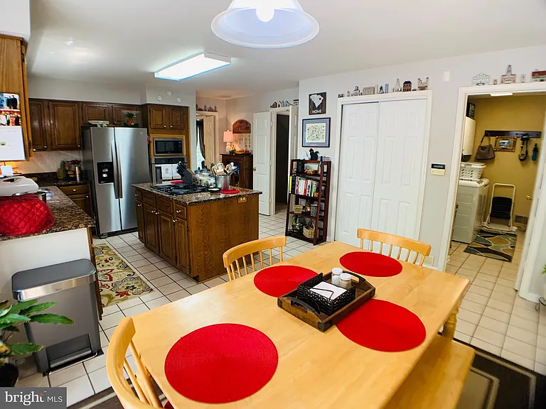 8604 Oak Chase Cir — Photo 19