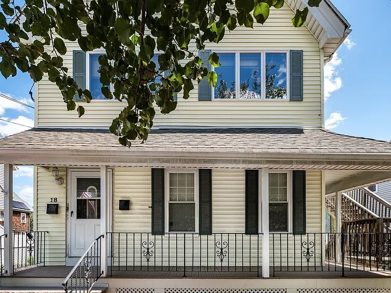 18 Chestnut St #1 — Photo 2