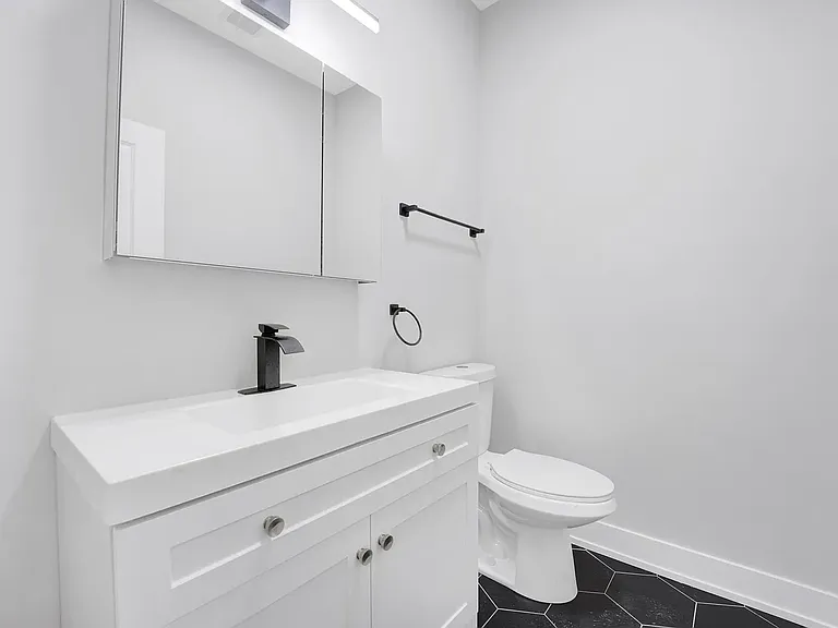 1900 W 17th St #1R — Photo 16