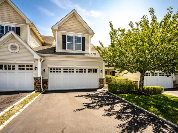 18 Hidden Brook Trail #18, Bethel, CT 06801