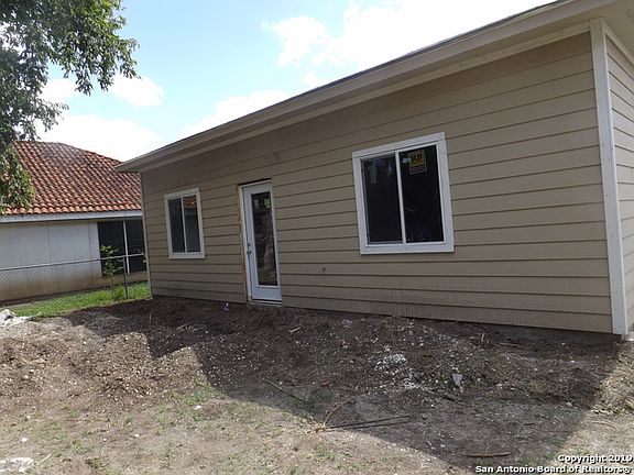 4th image of 215 Bundy St