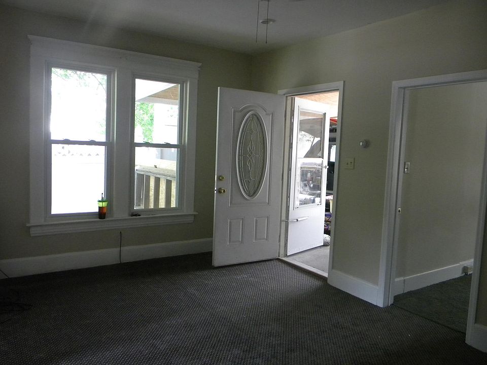 2nd image of 21 W Carpenter St