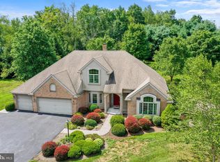 475 Hollow Brook Dr, Carlisle, PA 17013