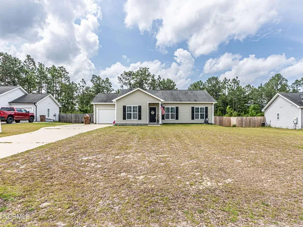 102 Courtney Pines Road, Maple Hill, NC 28454