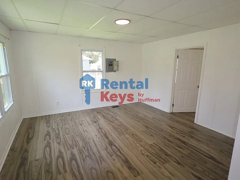 2114 Cass Ave — Photo 9