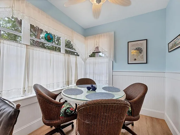 1676 Oak St — Photo 13