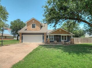 112 N Broadway St, Crescent, OK 73028