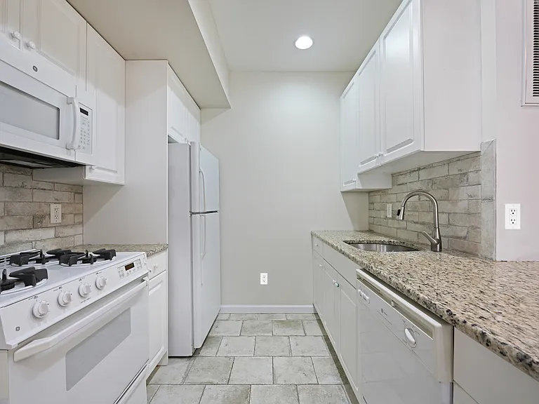901 Madison St #5D — Photo 8