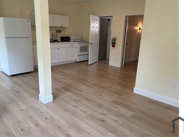 76 Baxter St #3