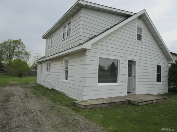 1515 N 20th St, Escanaba, MI 49829