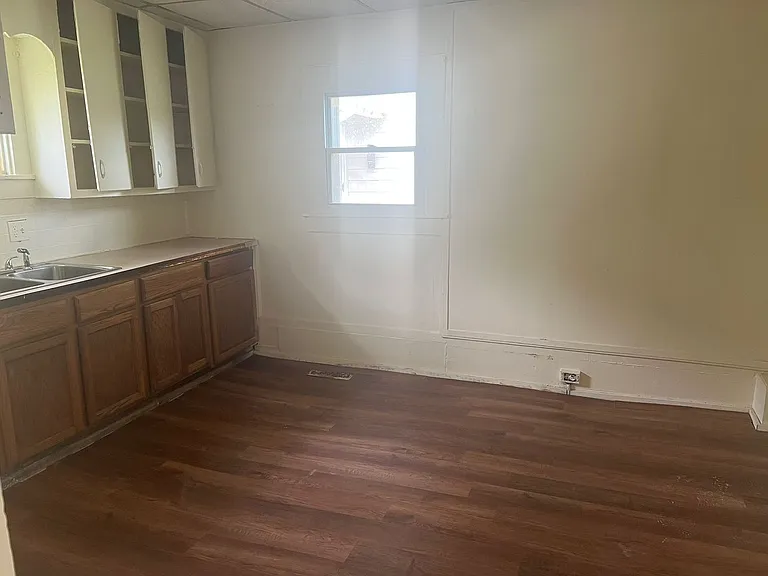 64 Poplar Ave — Photo 6
