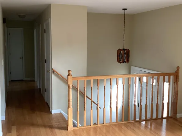 8 Holdsworth Rd, Preston, CT 06365
