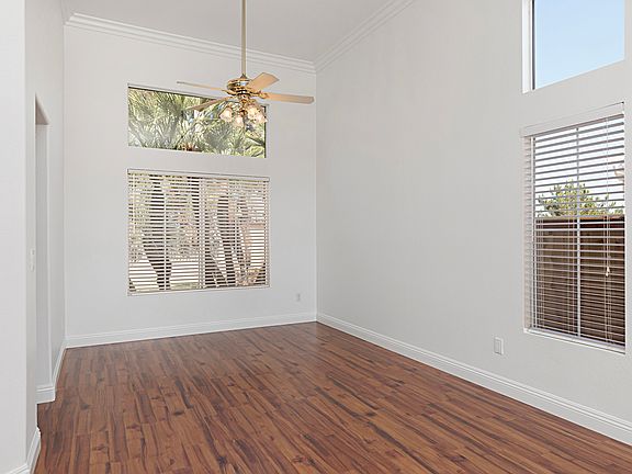 4th image of 1039 Honeysuckle Dr