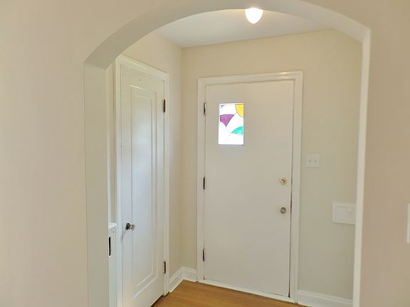 4th image of 823 Kreis Ln