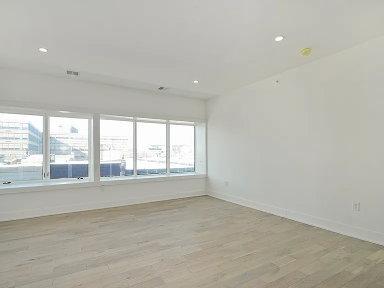 2109 S Iseminger St #3 — Photo 5