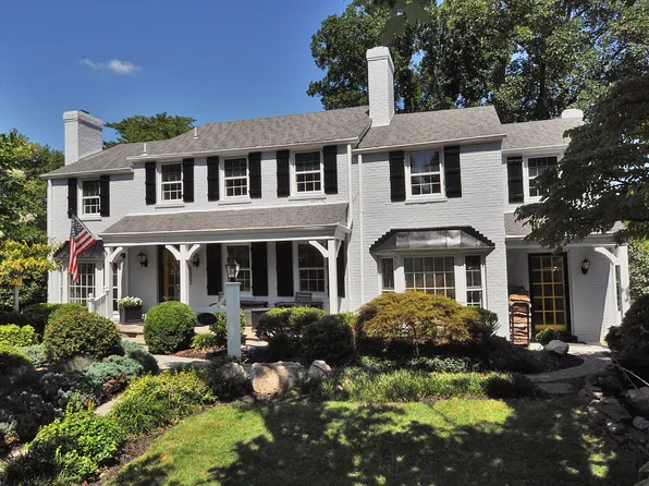6003 Woodacres Dr, Bethesda, MD 20816