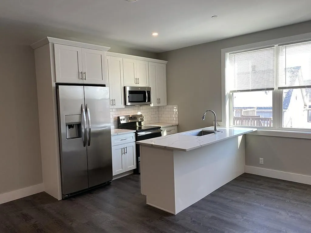 2 bed, 1100 sqft, $3,200 — Photo 4