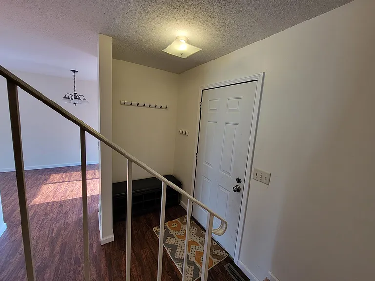 4341 Chatsworth Cir — Photo 5