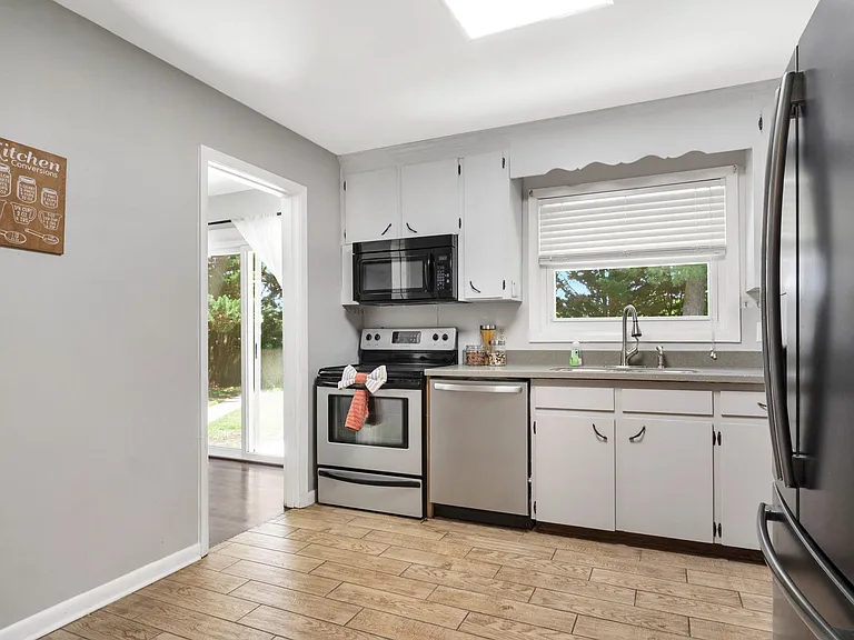 114 Thomas Nelson Ln — Photo 13