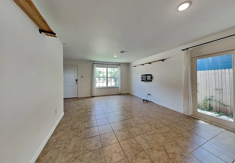 3321 Rutz St — Photo 15